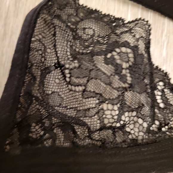 ■ Urban outfitters lace bra - Picture 2 of 3